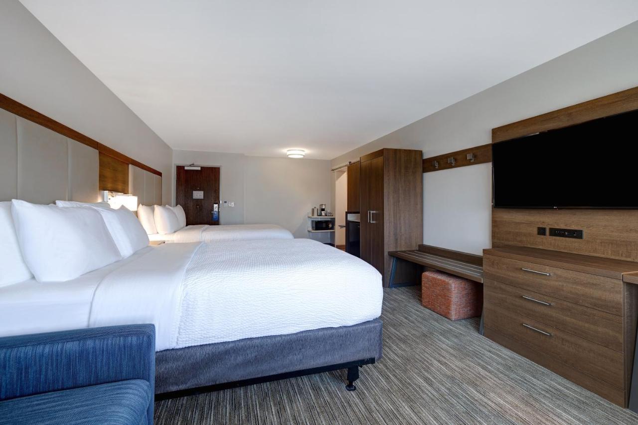 Holiday Inn Express & Suites - Brighton By Ihg Exterior photo