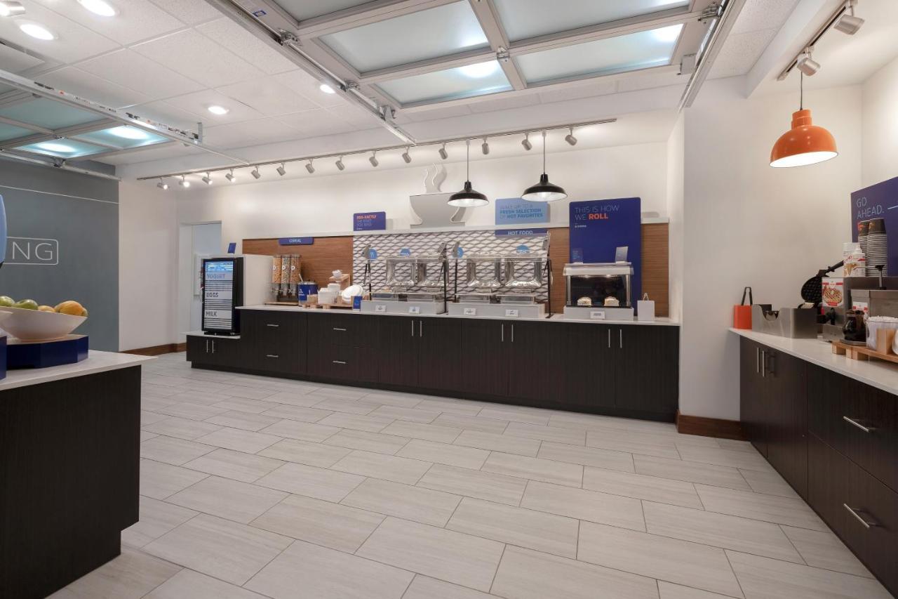 Holiday Inn Express & Suites - Brighton By Ihg Exterior photo