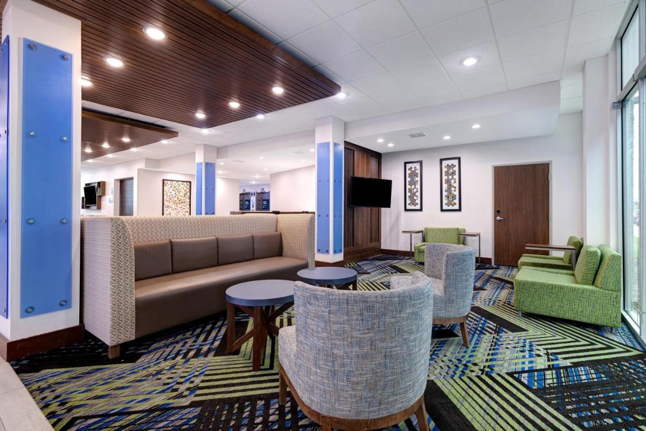 Holiday Inn Express & Suites - Brighton By Ihg Exterior photo